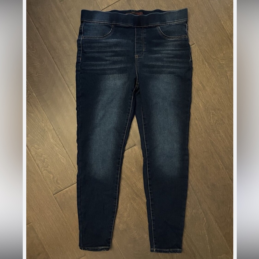 No boundaries Elastic Waist Skinny Jeans